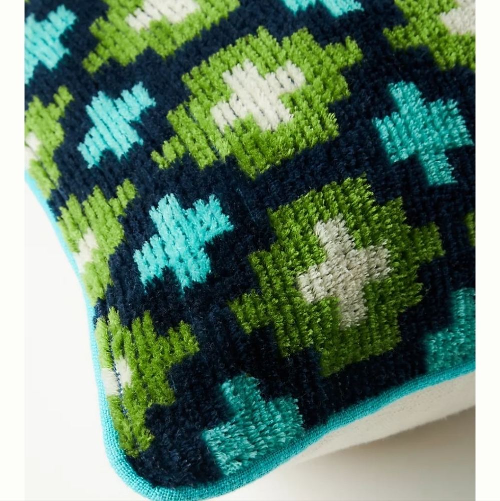 Anthropologie Clover Pillow - green - Picture 2 of 11